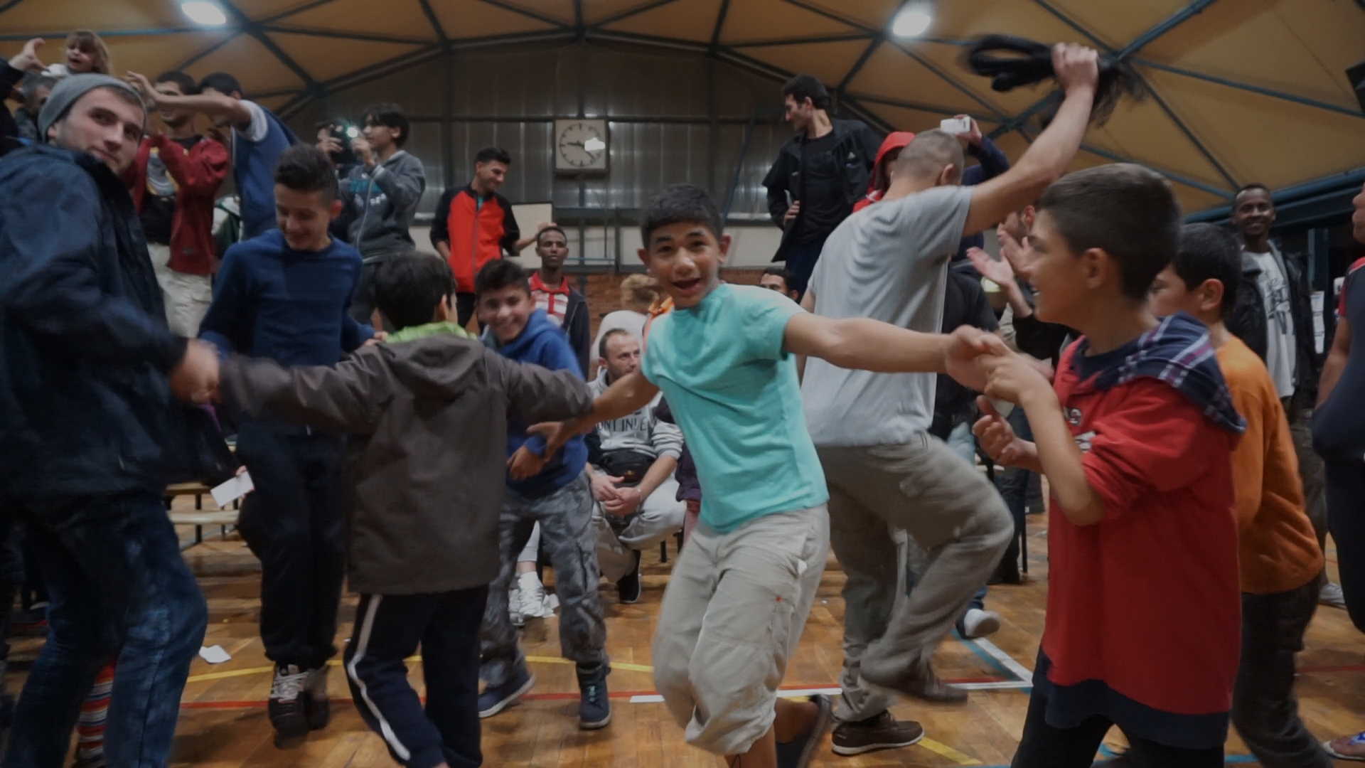 Fluechtlingscamp_dunkel_30